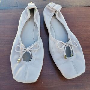 Frame Denim Cream Loafers with Bow Detail